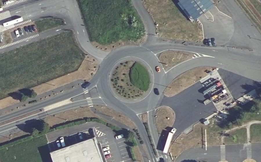 Vue aérienne du Rond-point anonyme n°935756338