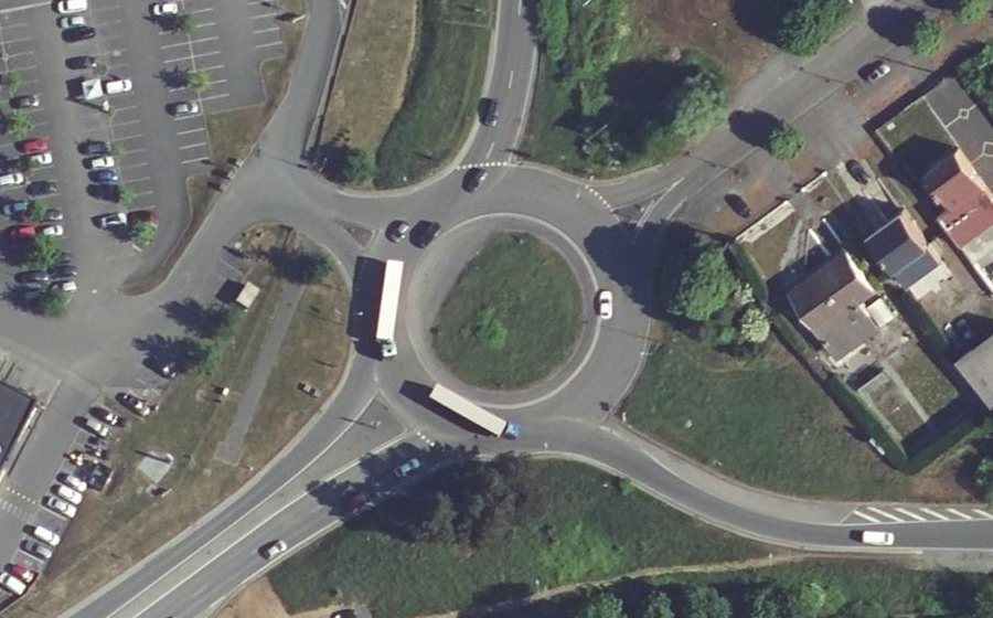 Vue aérienne du Rond-point anonyme n°935756342