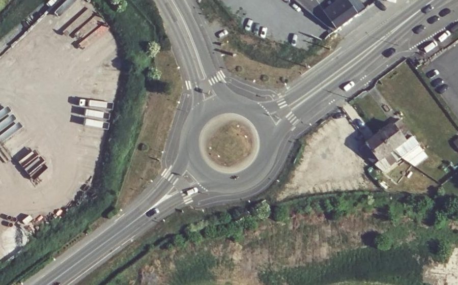 Vue aérienne du Rond-point anonyme n°935756350