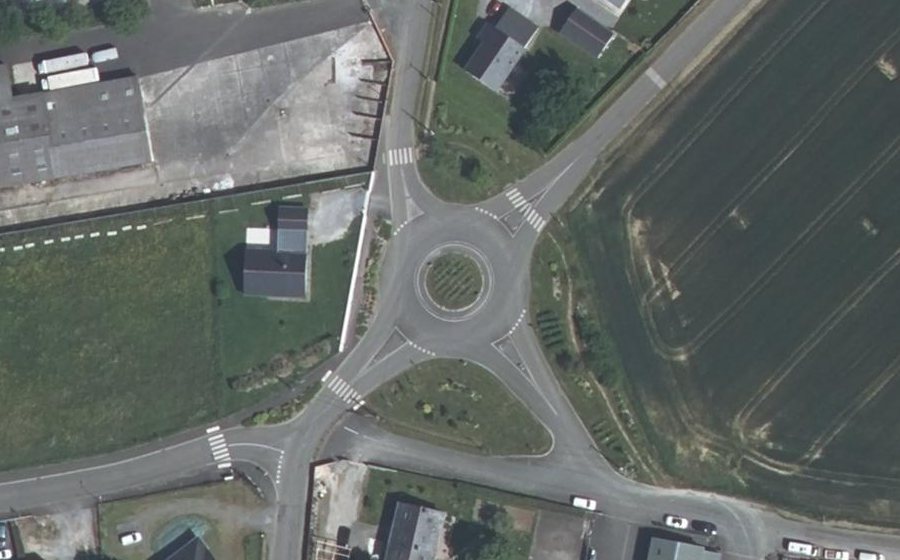 Vue aérienne du Rond-point anonyme n°935849729