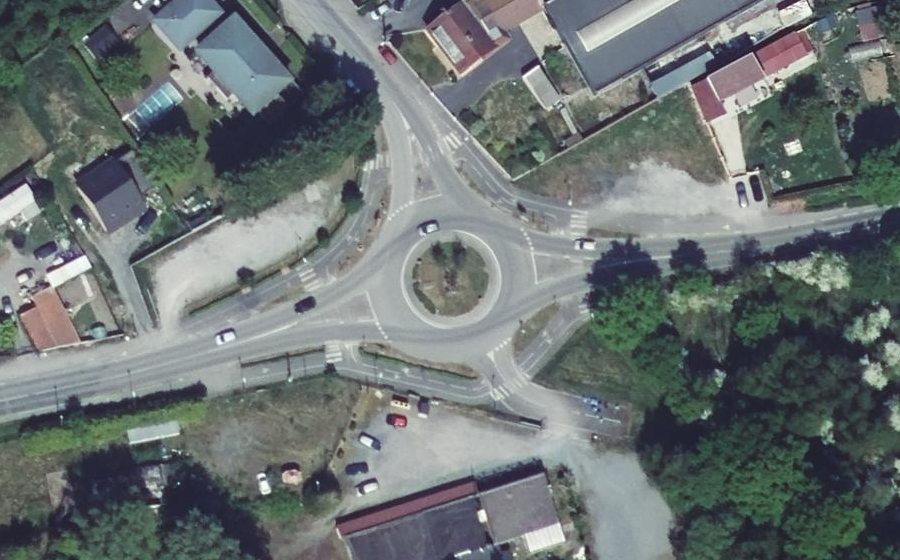 Vue aérienne du Rond-point anonyme n°935862070