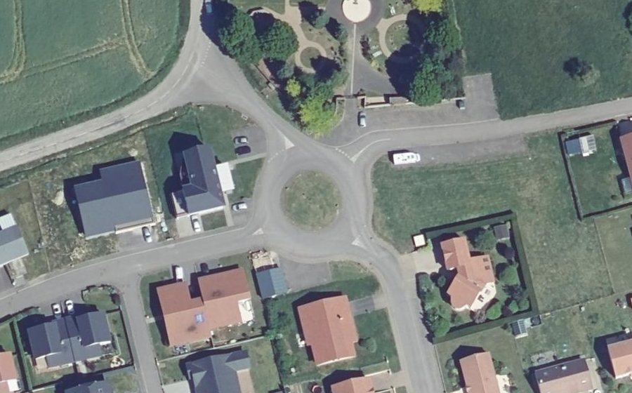 Vue aérienne du Rond-point anonyme n°9358932