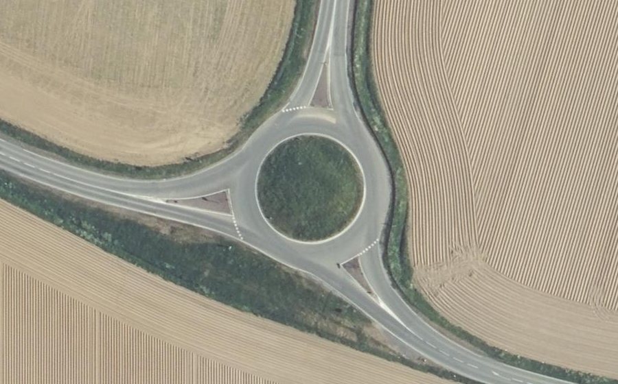 Vue aérienne du Rond-point anonyme n°936245816