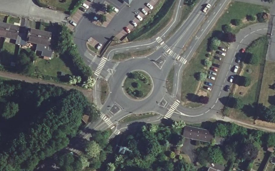 Vue aérienne du Rond-point anonyme n°936245822