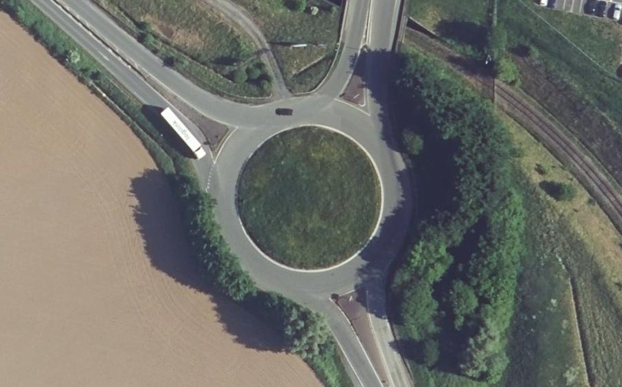 Vue aérienne du Rond-point anonyme n°936332753