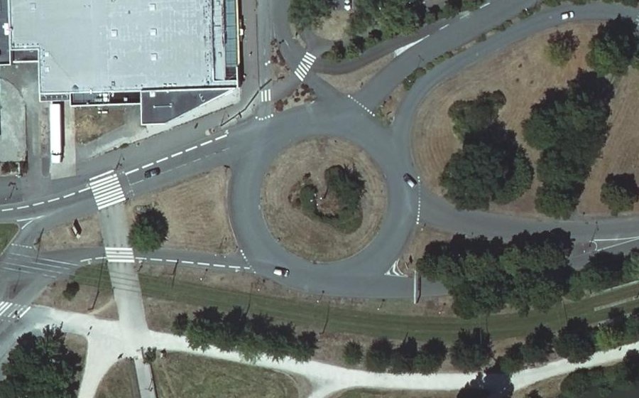 Vue aérienne du Rond-point anonyme n°9363912