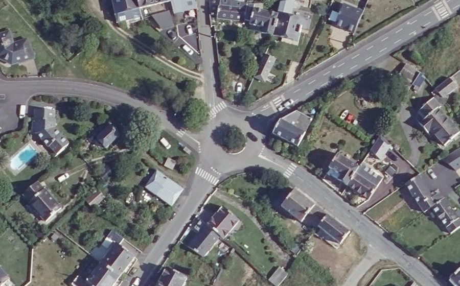 Vue aérienne du Rond-point anonyme n°93651552