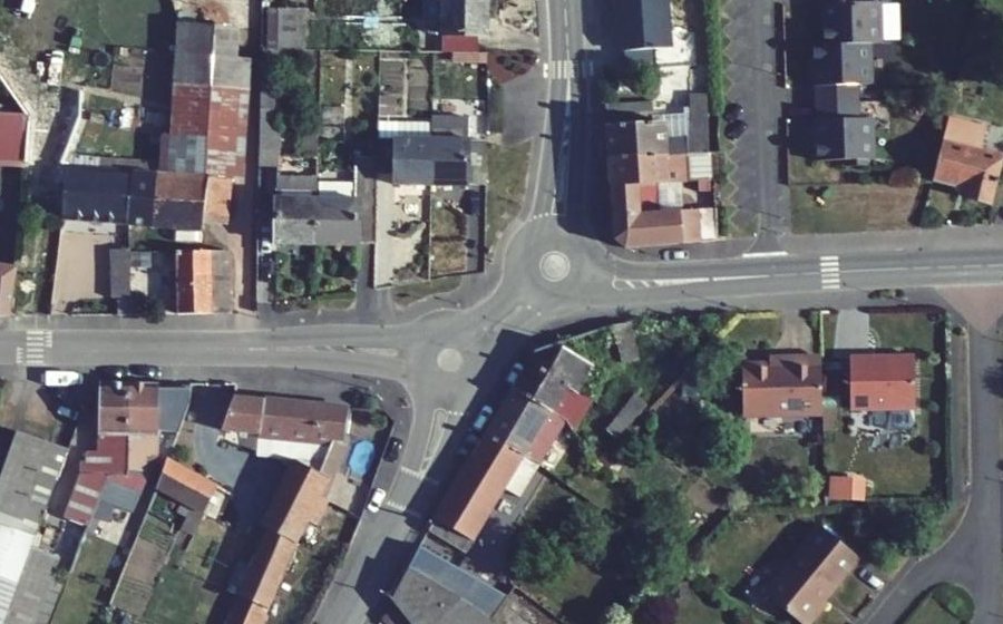 Vue aérienne du Rond-point anonyme n°936623165
