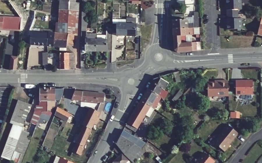 Vue aérienne du Rond-point anonyme n°936623167
