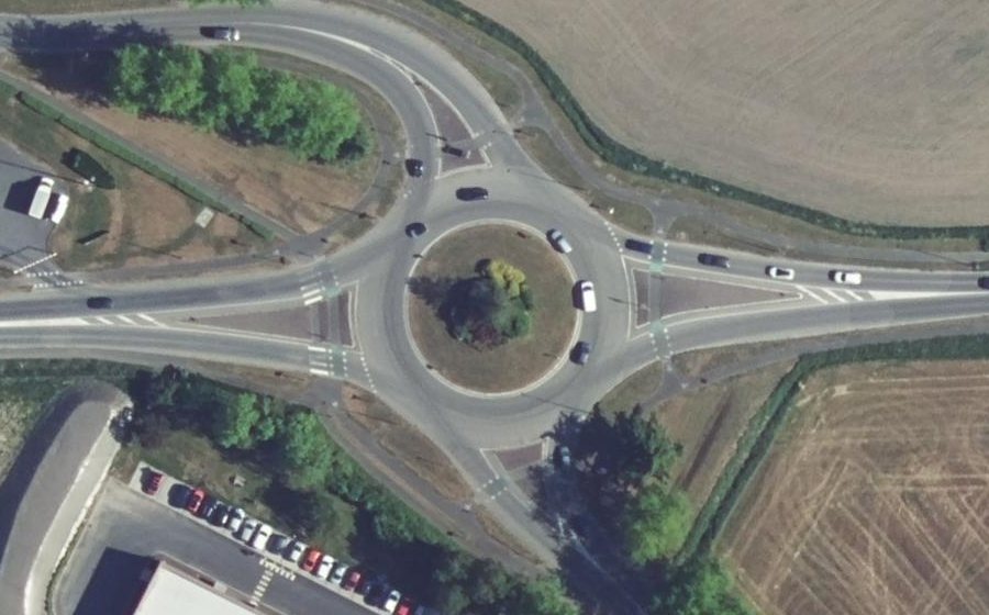 Vue aérienne du Rond-point anonyme n°936623179