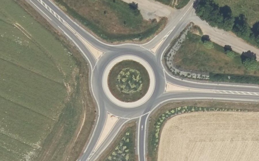 Vue aérienne du Rond-point anonyme n°936630878