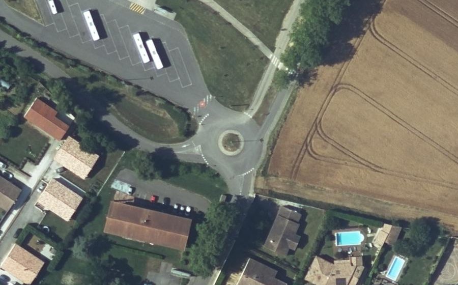 Vue aérienne du Rond-point anonyme n°936745159