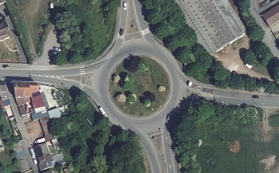 Vue aérienne du Rond-point anonyme n°936757104