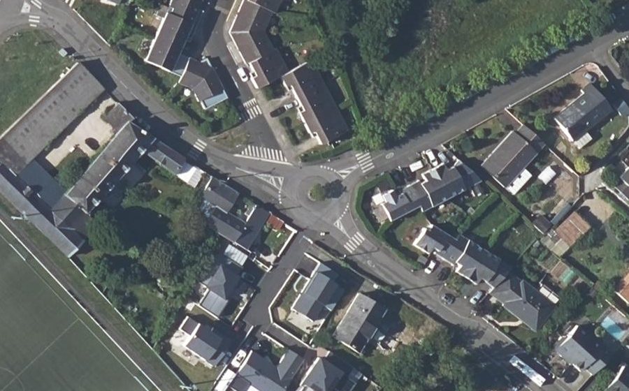 Vue aérienne du Rond-point anonyme n°936780805