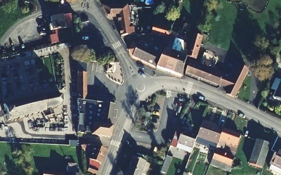 Vue aérienne du Rond-point anonyme n°936867338