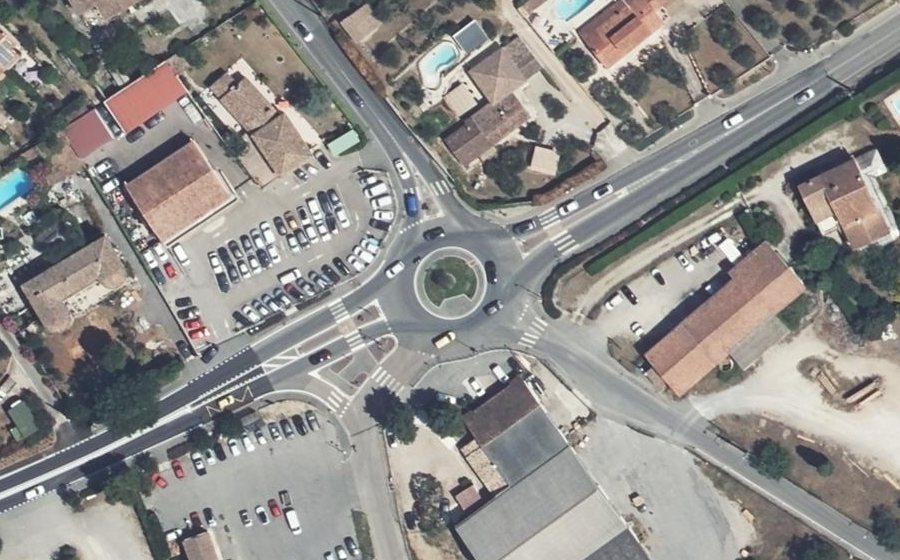 Vue aérienne du Rond-point anonyme n°93692412