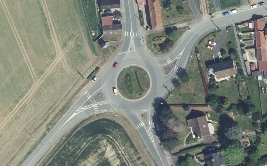 Vue aérienne du Rond-point anonyme n°937083747