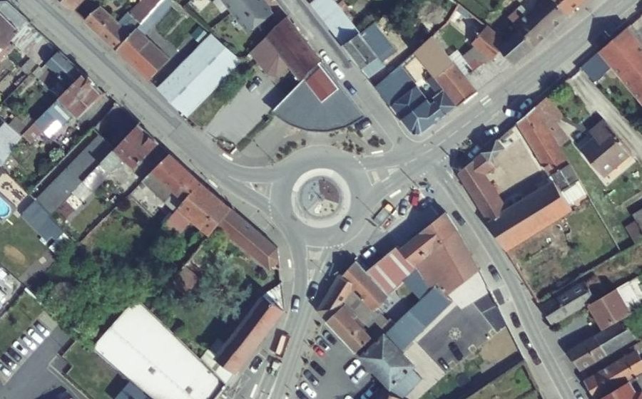 Vue aérienne du Rond-point anonyme n°937083750