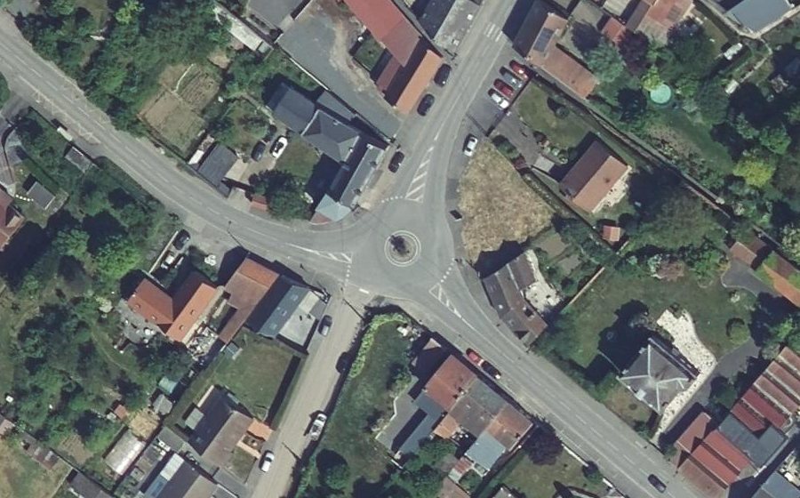 Vue aérienne du Rond-point anonyme n°937083755