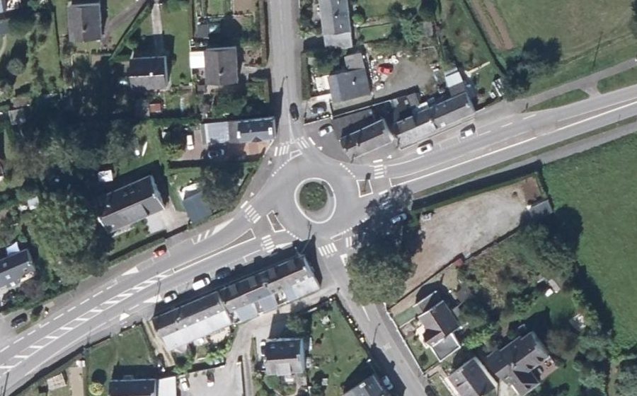 Vue aérienne du Rond-point anonyme n°937255558