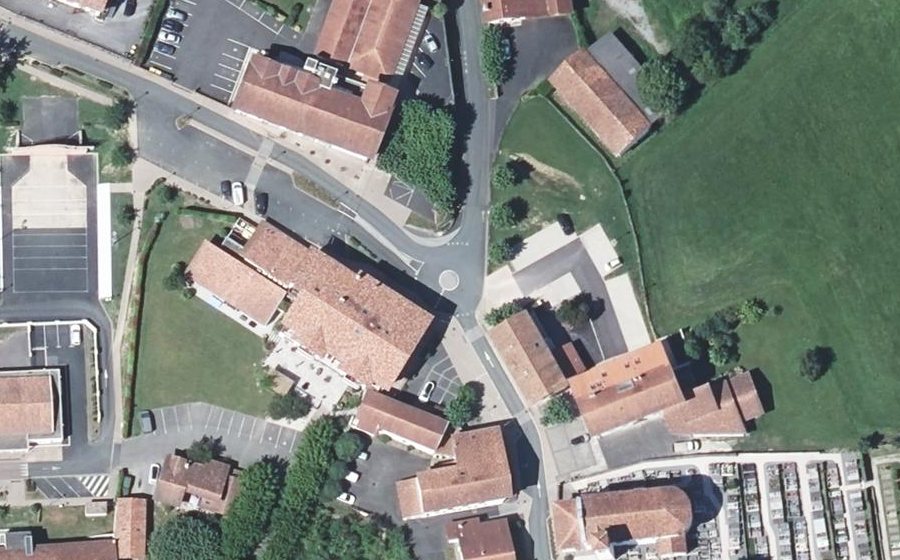 Vue aérienne du Rond-point anonyme n°937257012