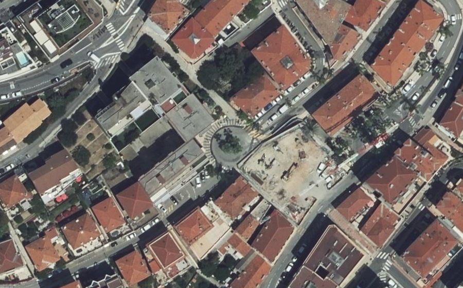 Vue aérienne du Rond-point anonyme n°93732627