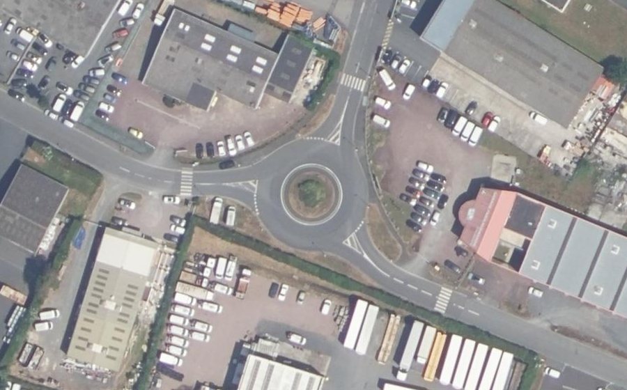 Vue aérienne du Rond-point anonyme n°937416901