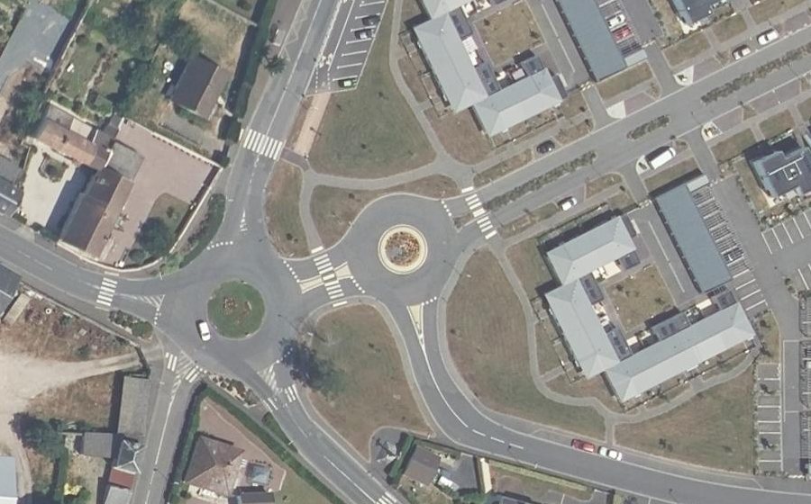 Vue aérienne du Rond-point anonyme n°937416907