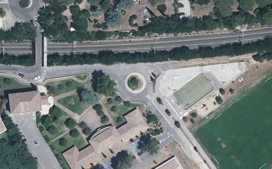 Vue aérienne du Rond-point anonyme n°937737112