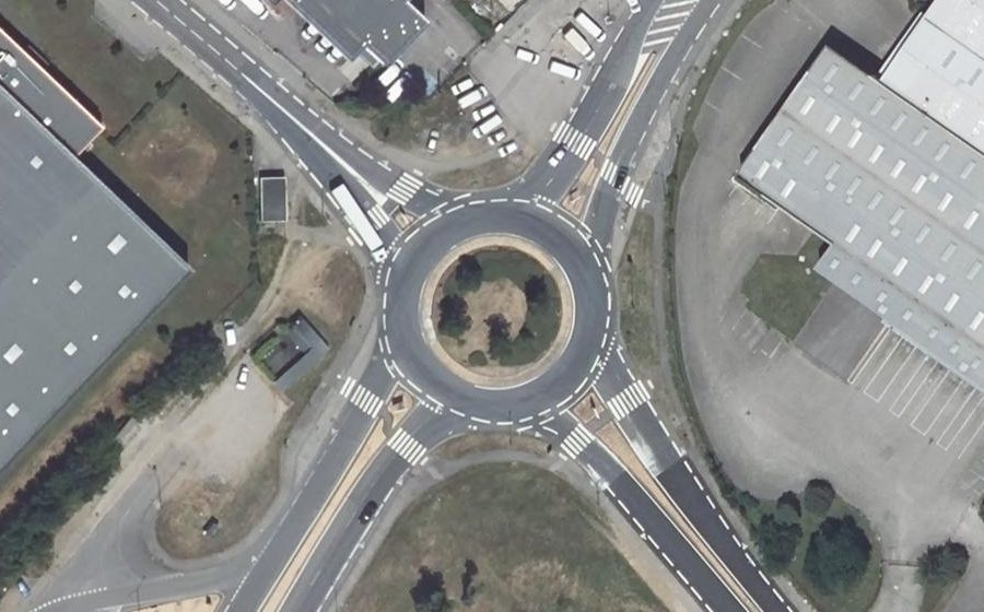 Vue aérienne du Rond-point anonyme n°9377988