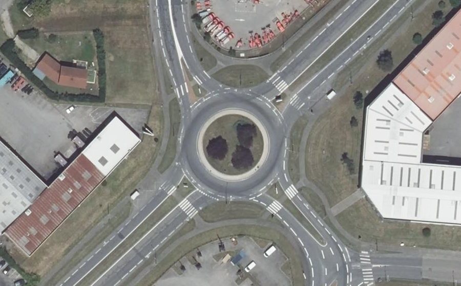 Vue aérienne du Rond-point anonyme n°9377990