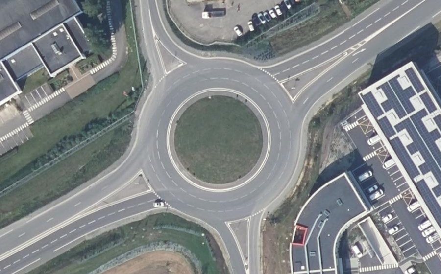 Vue aérienne du Rond-point anonyme n°937803832