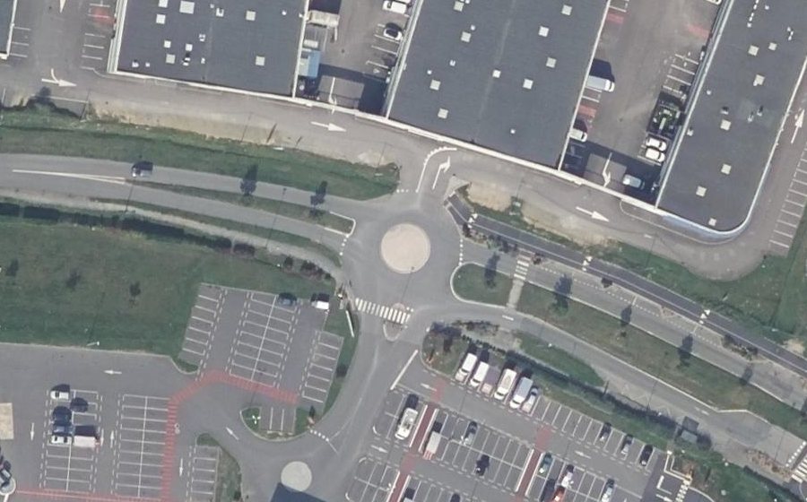 Vue aérienne du Rond-point anonyme n°937835295