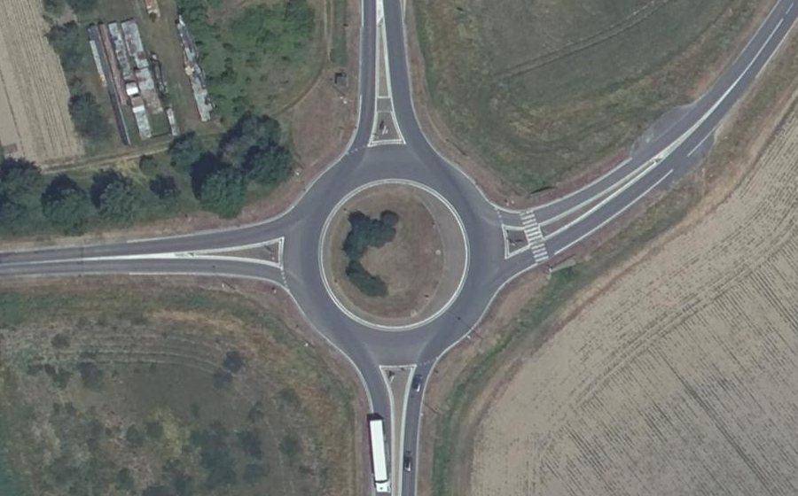 Vue aérienne du Rond-point anonyme n°93791951