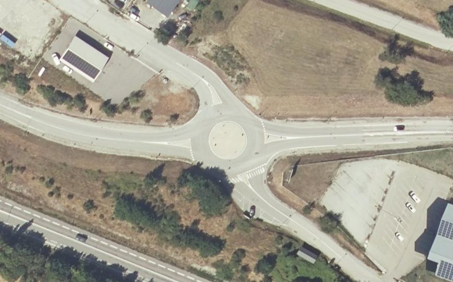 Vue aérienne du Rond-point anonyme n°938204225