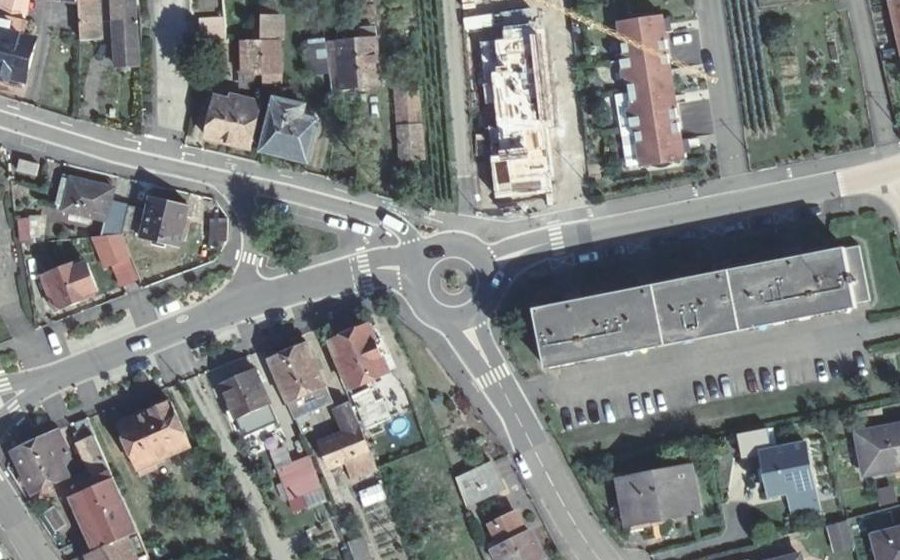 Vue aérienne du Rond-point anonyme n°938276649