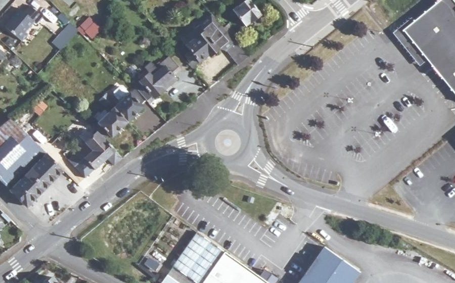 Vue aérienne du Rond-point anonyme n°938330237