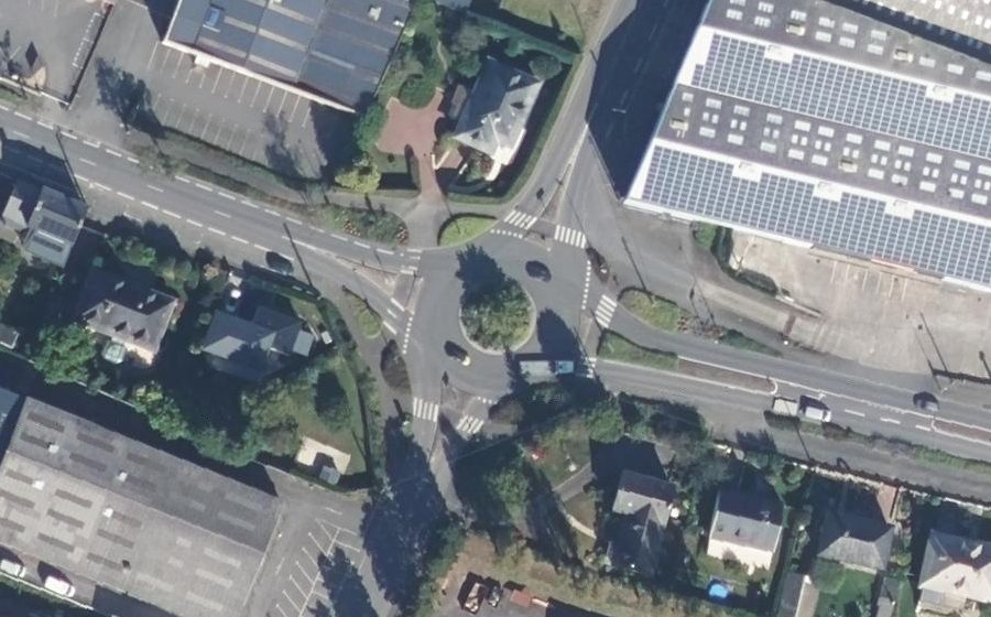 Vue aérienne du Rond-point anonyme n°938429499