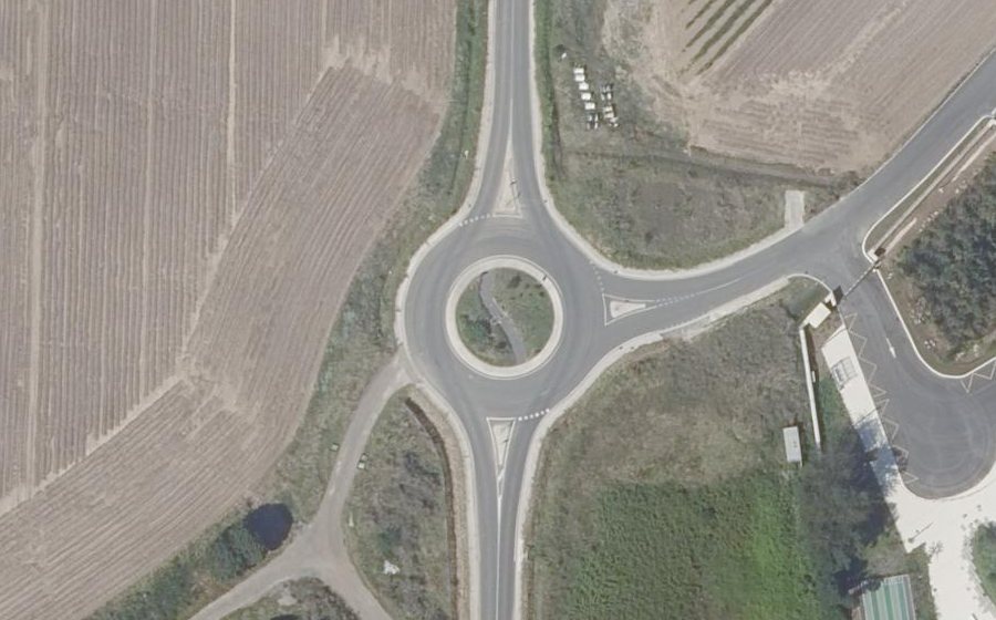 Vue aérienne du Rond-point anonyme n°938446217