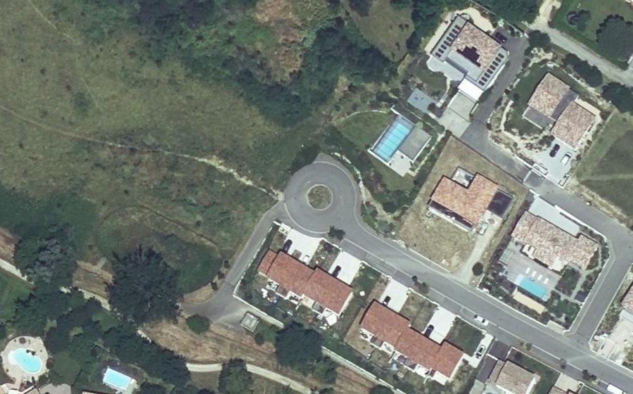 Vue aérienne du Rond-point anonyme n°938548239