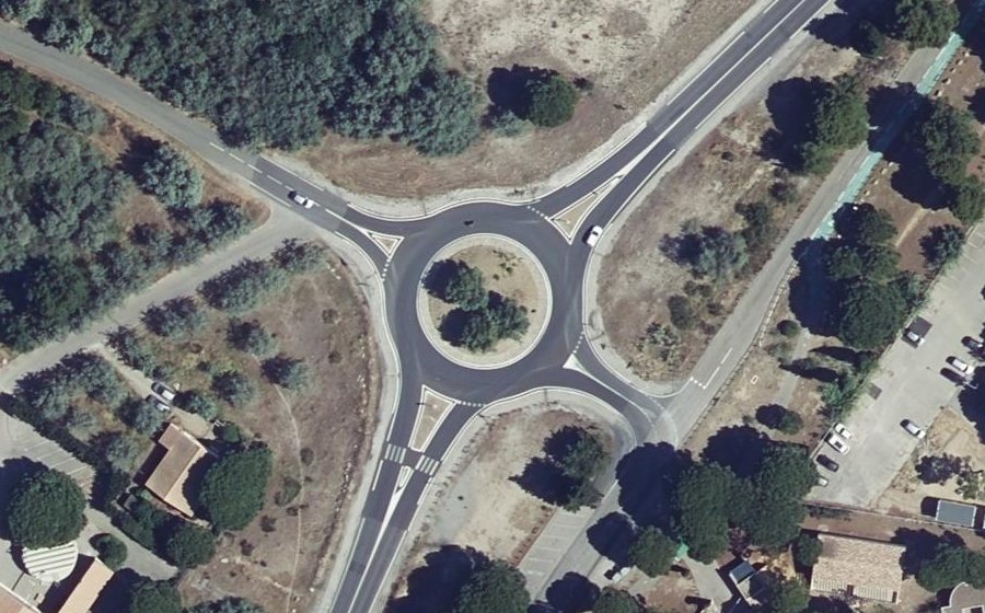 Vue aérienne du Rond-point anonyme n°93861803