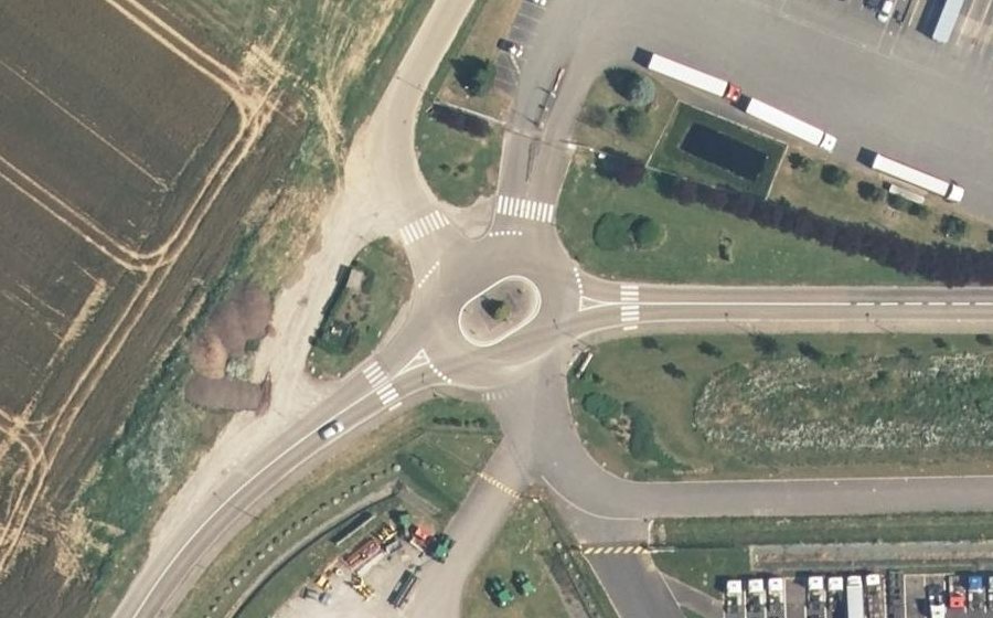 Vue aérienne du Rond-point anonyme n°93870080