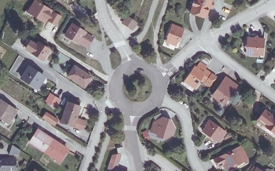 Vue aérienne du Rond-point anonyme n°938807857