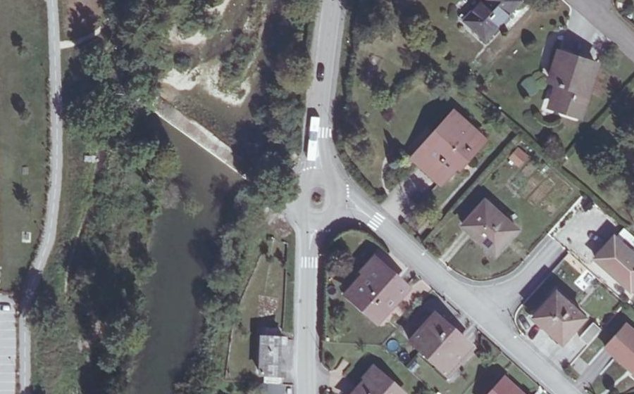 Vue aérienne du Rond-point anonyme n°938807858