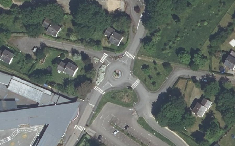 Vue aérienne du Rond-point anonyme n°938840926