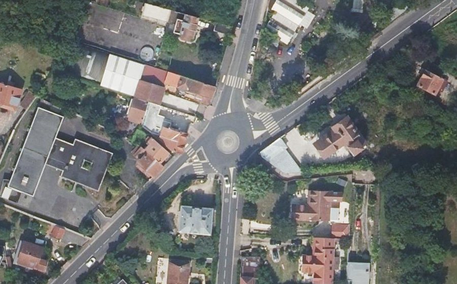 Vue aérienne du Rond-point anonyme n°938847459