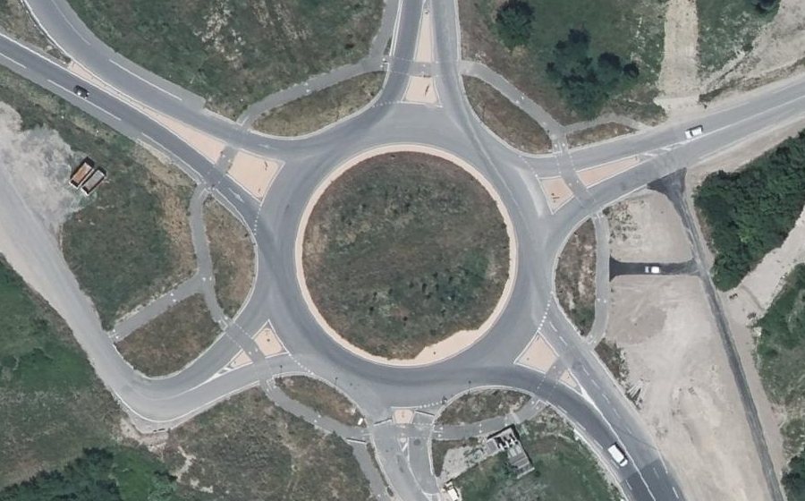 Vue aérienne du Rond-point anonyme n°939039433