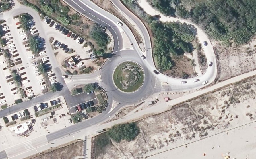 Vue aérienne du Rond-point anonyme n°9393103