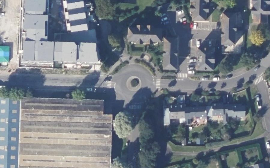 Vue aérienne du Rond-point anonyme n°93937692