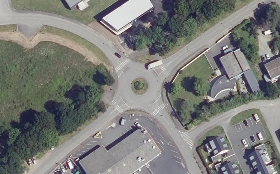 Vue aérienne du Rond-point anonyme n°939437463